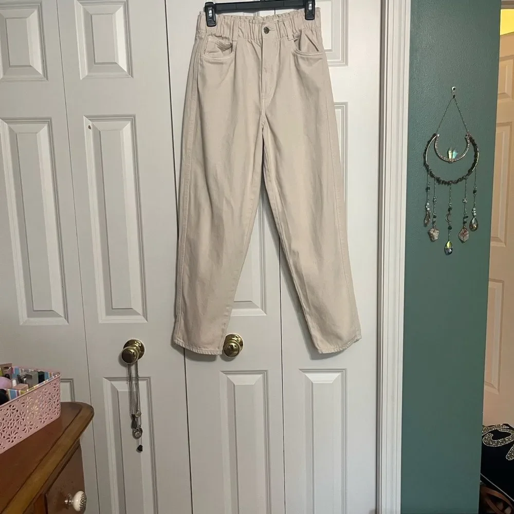 H & M Elastic Scrunch Waist Beige Denim Mom Jeans Pants Women's 4